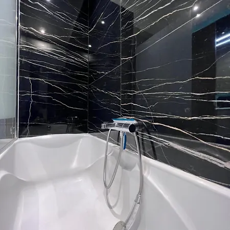 Marquis Tour Eiffel Paris Porte De Versailles Bed & Breakfast